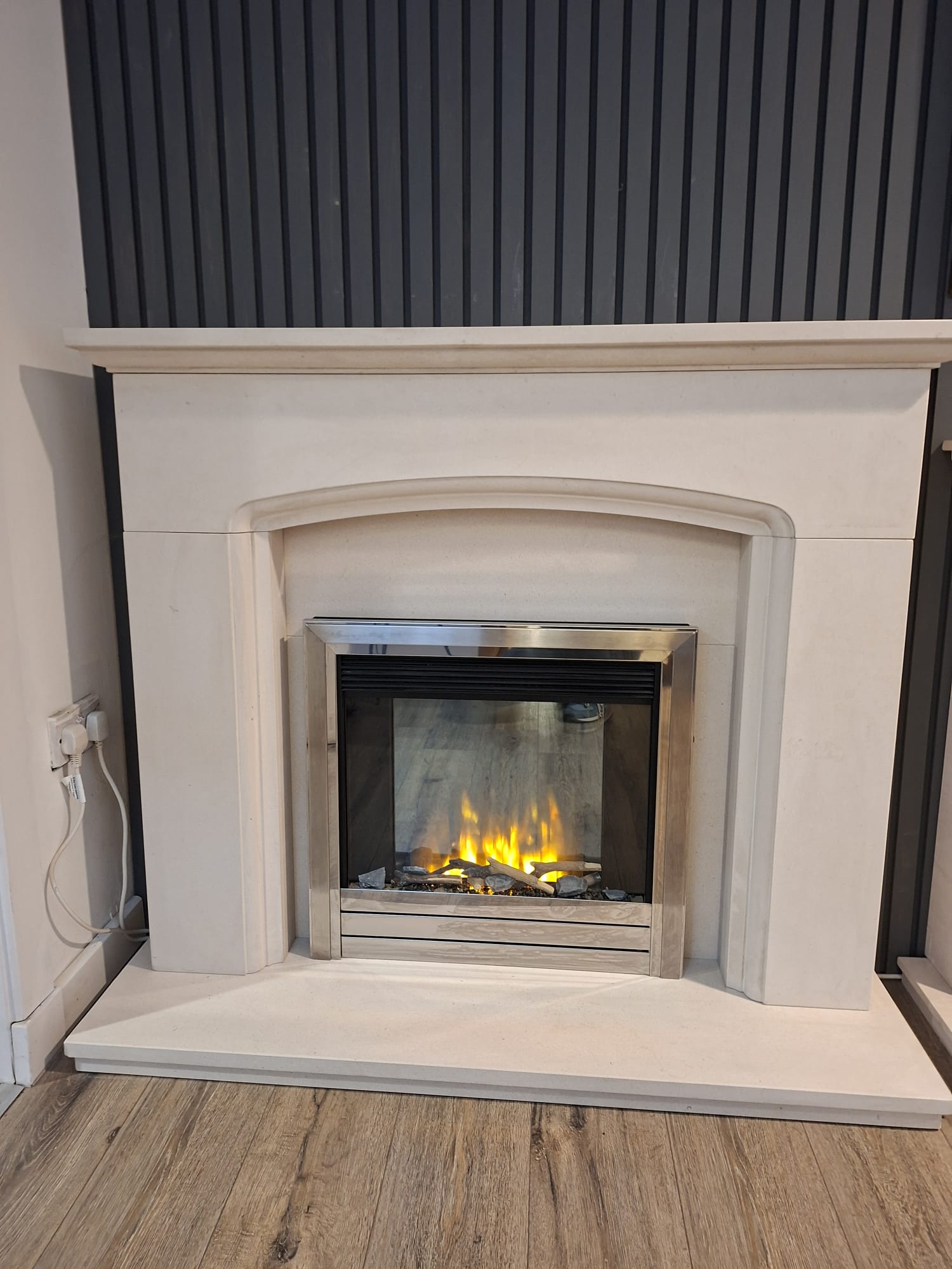 Cullen Limestone Fireplace & Evonic Kepler 22 Electric Fire – Ex-Display Package