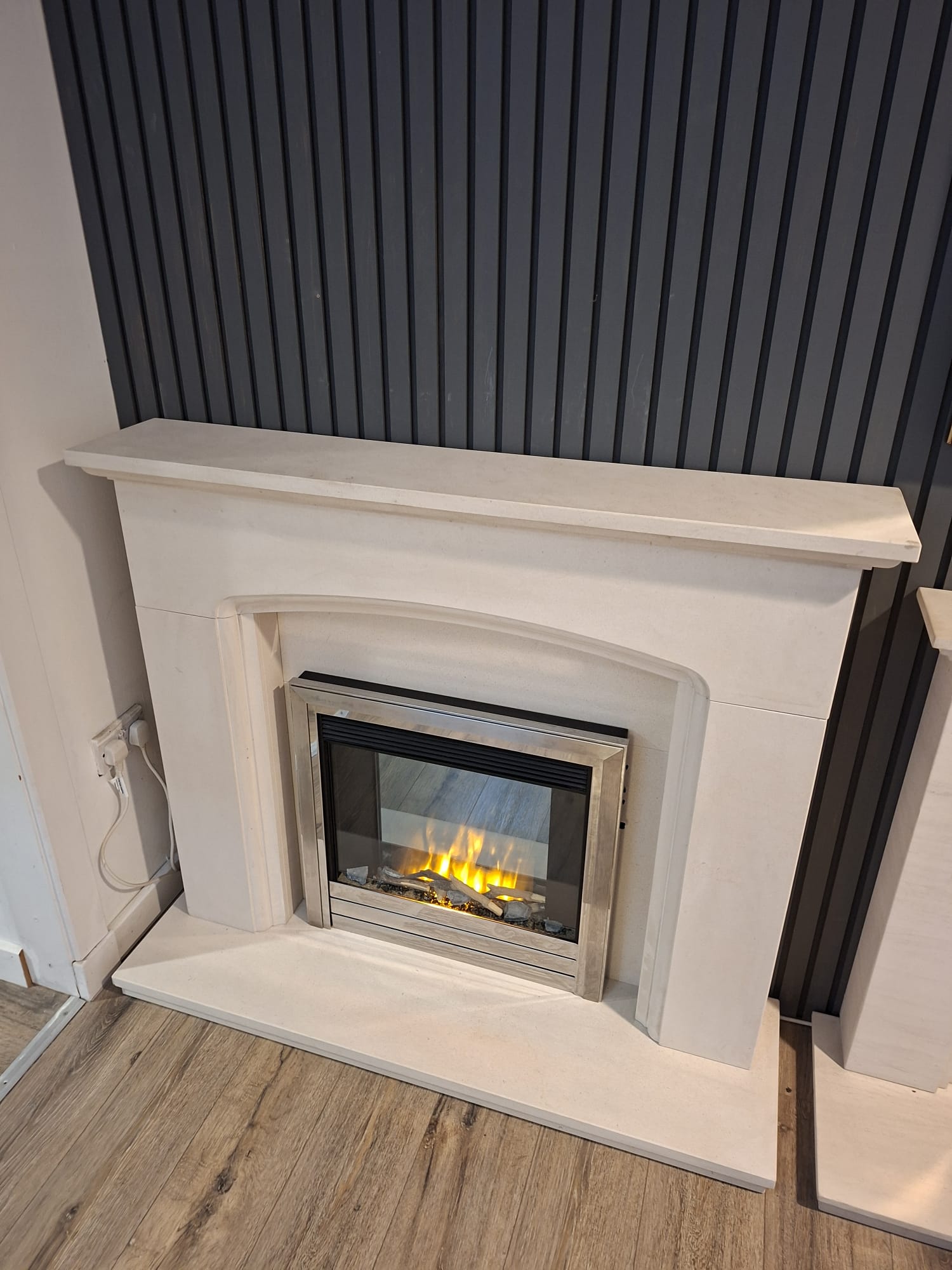 Cullen Limestone Fireplace & Evonic Kepler 22 Electric Fire – Ex-Display Package